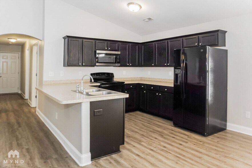 Building Photo - 201 Bermuda Lakes Dr