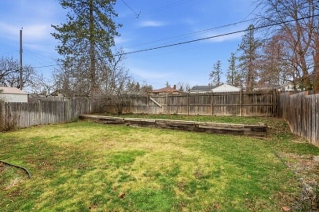 Building Photo - 1307 E Thurston Ave