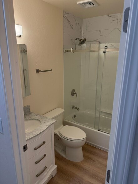 Building Photo - 1677 Canary Dr