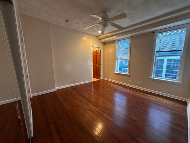 Building Photo - 176 Elm St