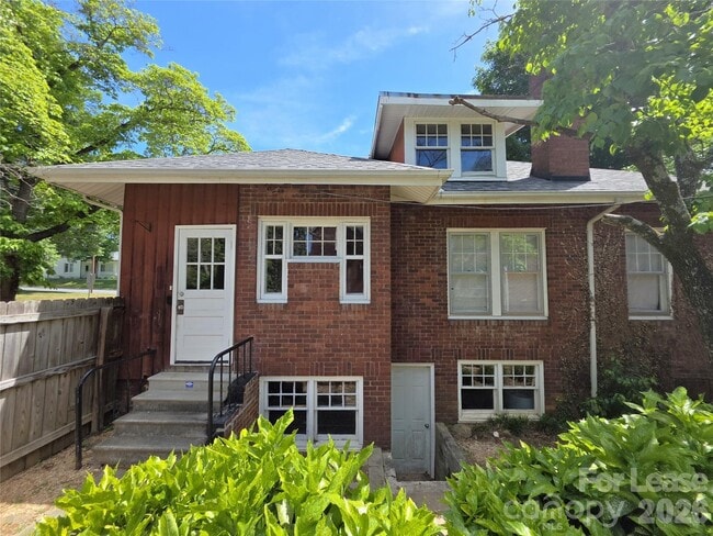 Building Photo - 337 N 9th St