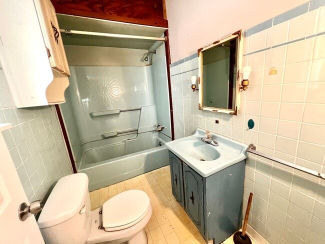 Building Photo - 502 3rd St