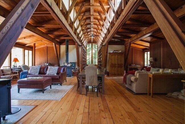 Building Photo - 625 Lovell Ave