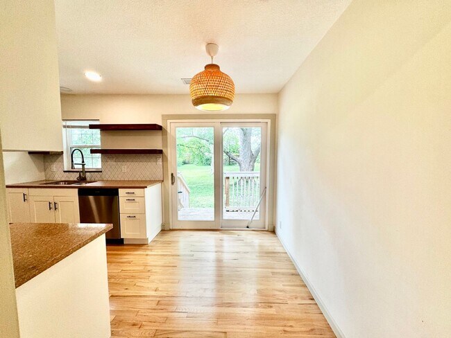 Building Photo - Charming Updated Home in Walkable Westwood