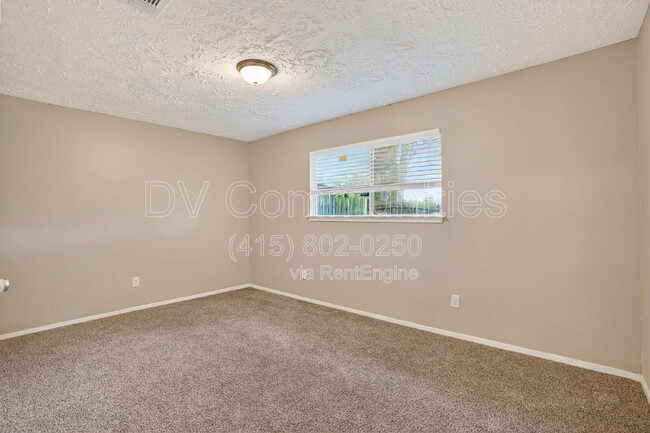 Building Photo - 20021 Cottonglade Ln