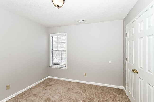 Building Photo - 8672 Overcup Oaks Dr