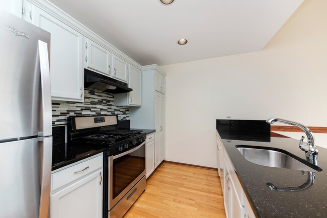 Building Photo - 5S510 Scots Dr