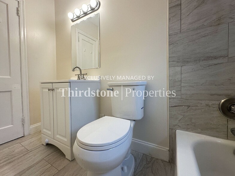 Building Photo - 2659 College St