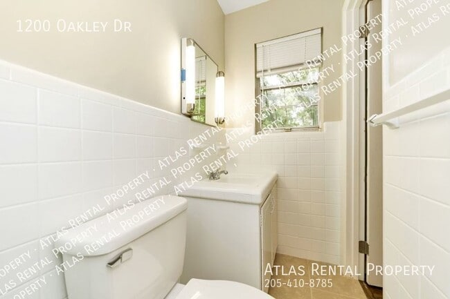 Building Photo - 1200 Oakley Dr