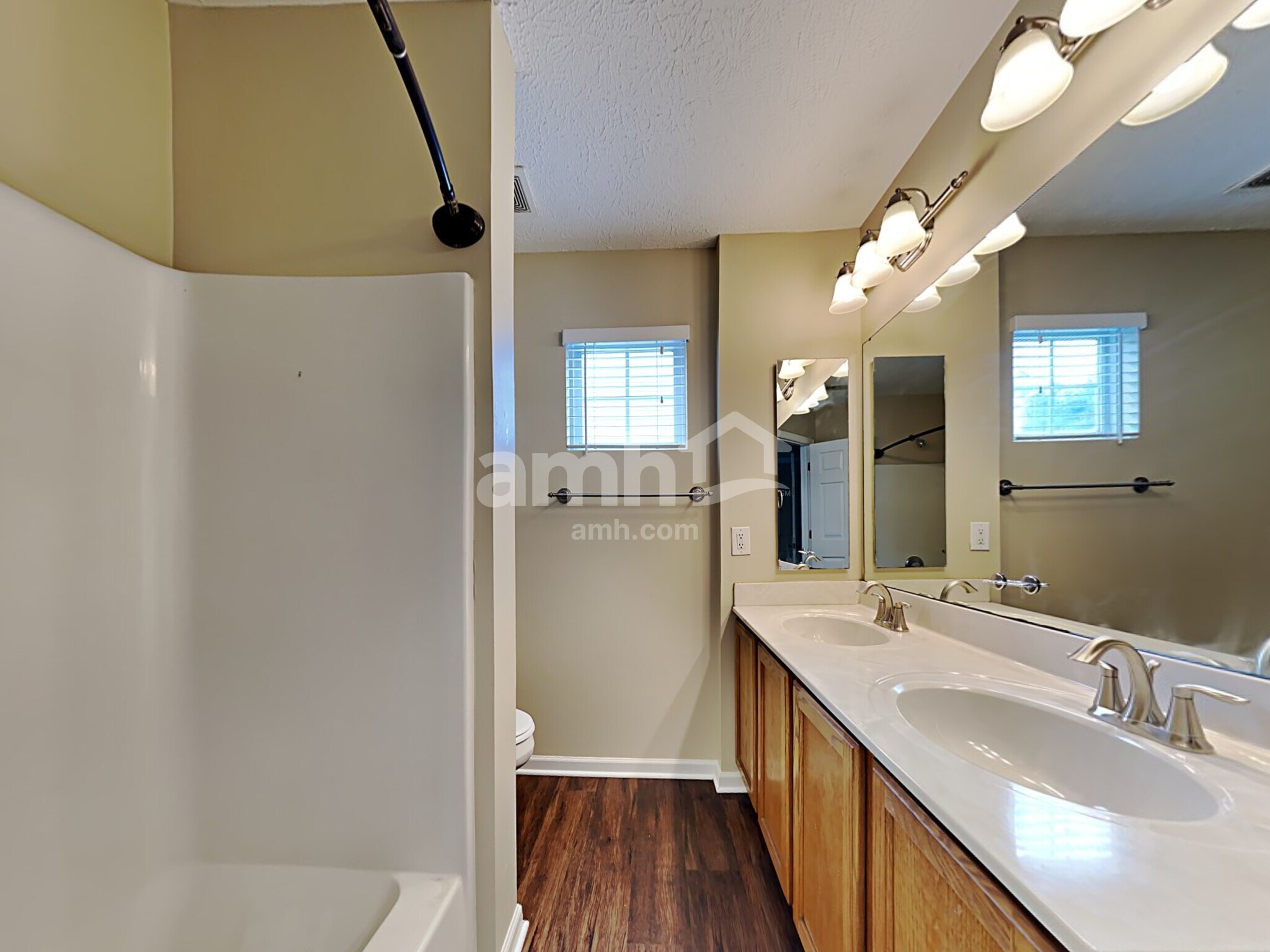 Building Photo - 515 Indian Lake Dr