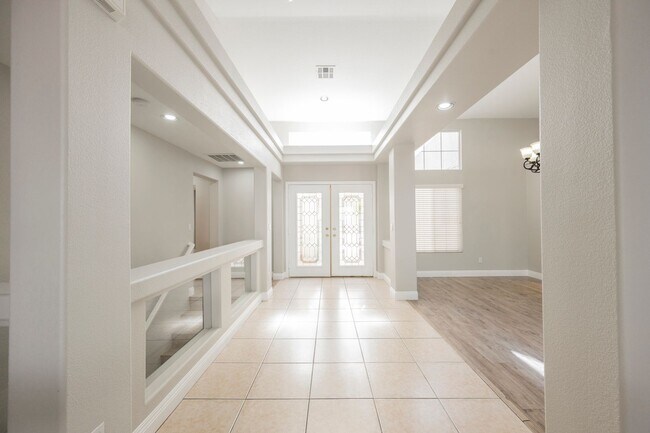 Building Photo - Gorgeous 1 Story Home in Gated Community