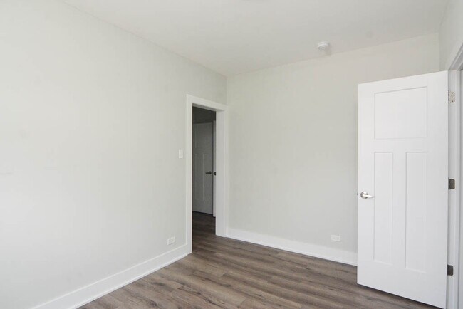 Building Photo - 728 St Johns Ave