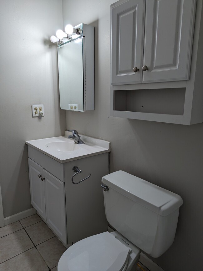 Building Photo - 3639 Kenbrooke Ct