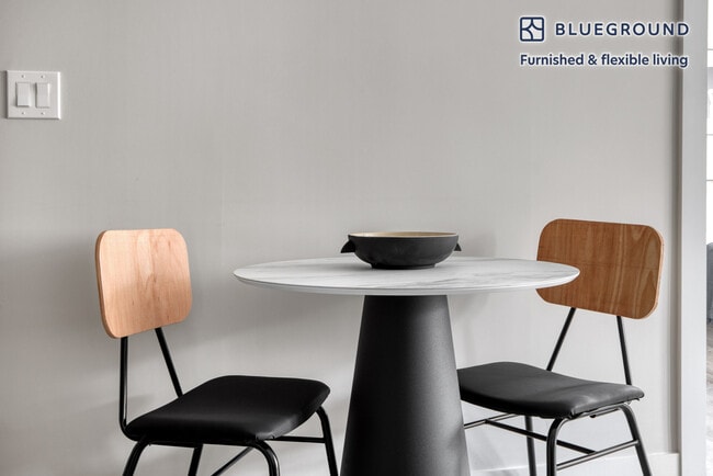 Building Photo - 125 Warren St