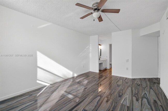 Building Photo - 9091 Lime Bay Blvd