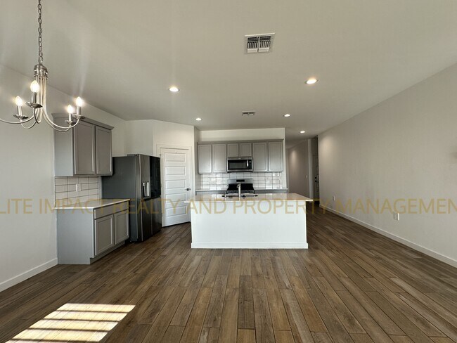 Building Photo - 11112 S Weismann Dr