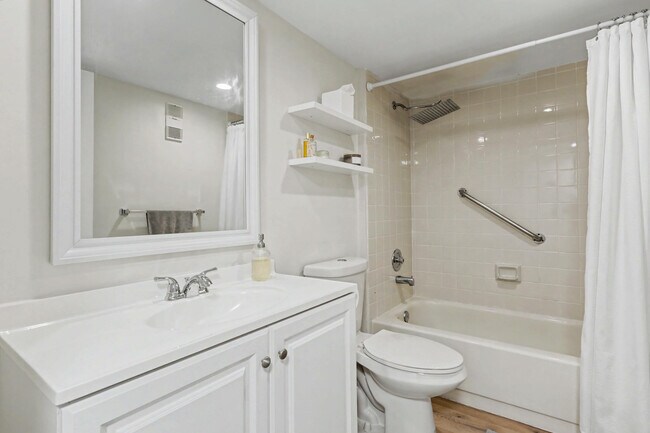 Building Photo - 1518 Whitehall Dr