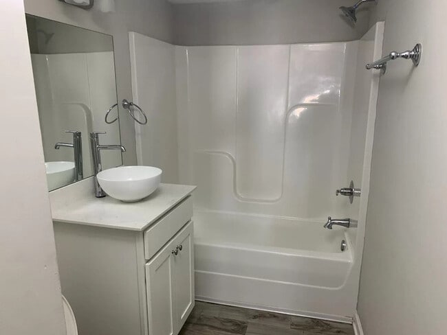 Building Photo - 2338 Pope Ave.