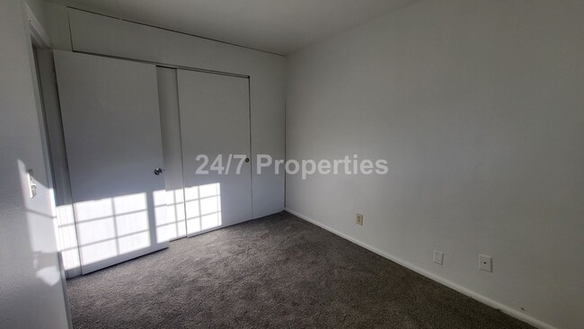 Building Photo - 634 N Watts St