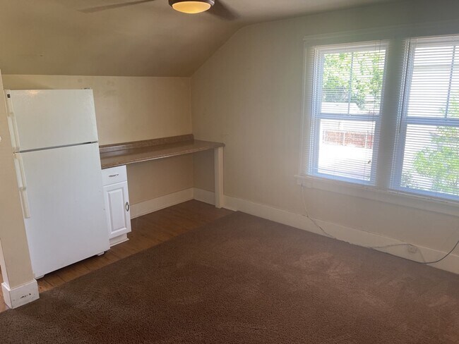 Building Photo - 1831 12th Ave