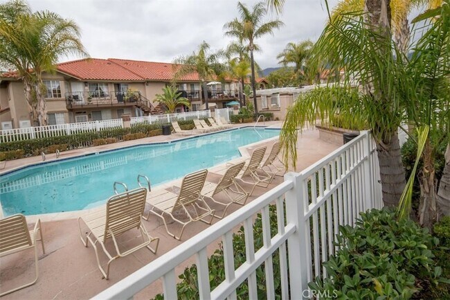 Building Photo - 29 Blue Oak