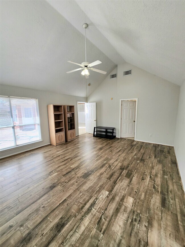 Building Photo - 14335 Berrington Dr