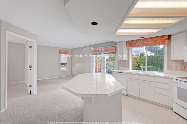 Building Photo - King City Charmer 55+ Community: Your Perf...