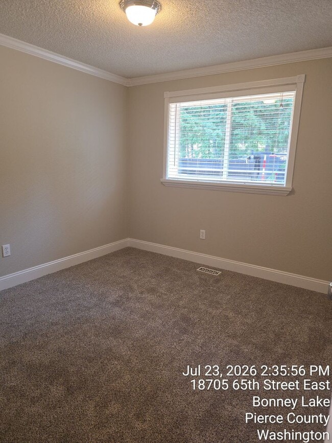 Building Photo - Bonney Lake - Lake Jane HOA - 3 bedroom 2 bathroom rambler home for rent -EV charger, Available NOW!
