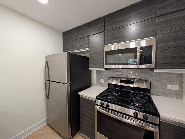 Building Photo - 932 W Grace St