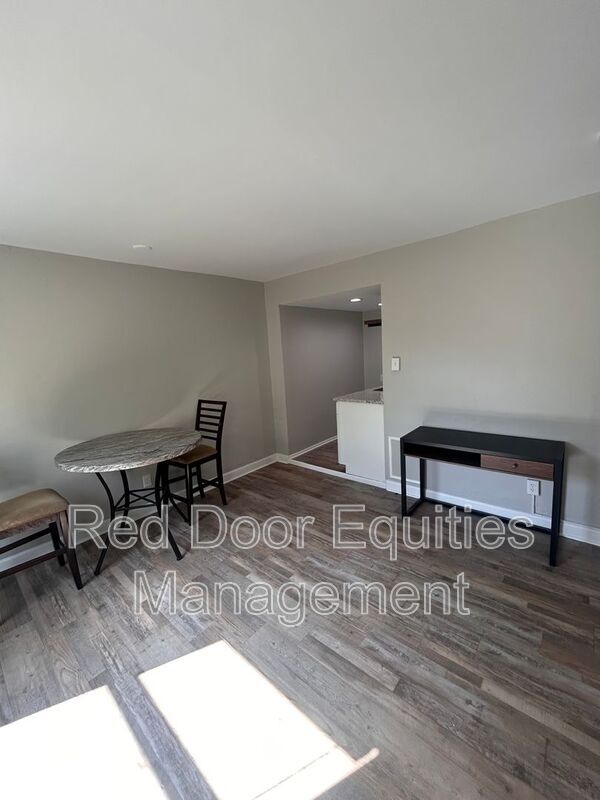 Building Photo - 123 N Broad St