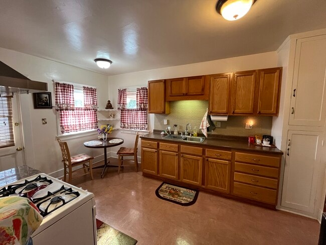 Building Photo - 318 E Colorado Blvd