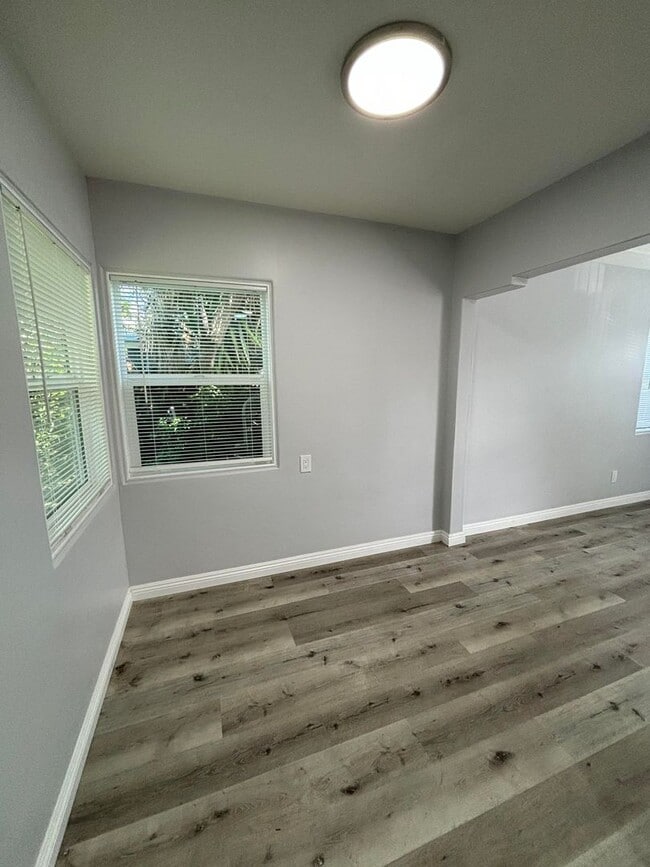 Building Photo - Beautifully renovated one bedroom house - ...