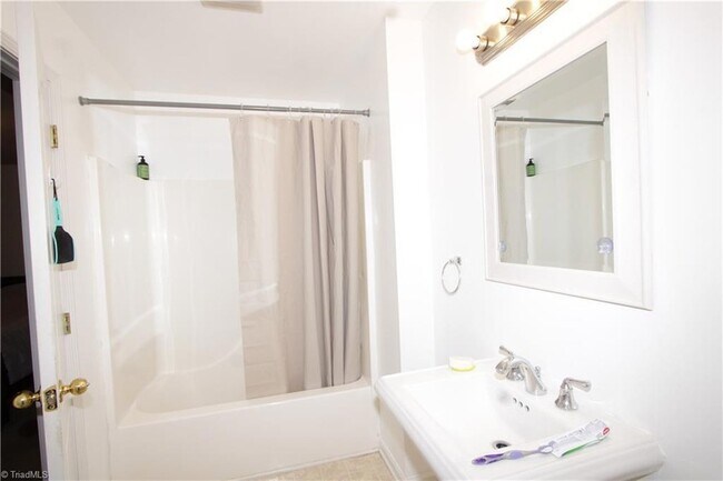 Building Photo - 485 Mae Stone Dr