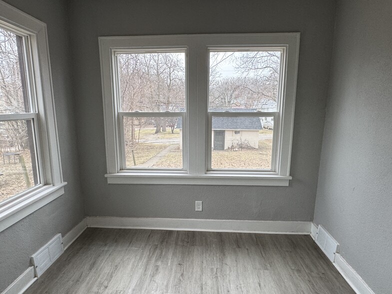 Building Photo - 824 Tremont Ave