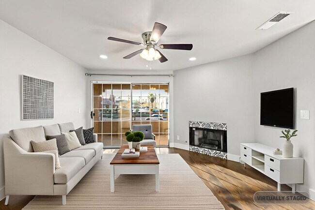 Building Photo - Gorgeous Renovated Condo in Guard Gated Neighborhood
