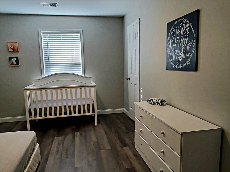 Bedroom three with twin bed and crib. - 1050 Shadow Ridge Ave