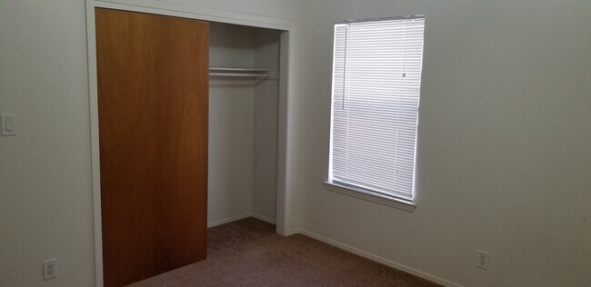 Building Photo - 5009 Blue Sage Pl NE