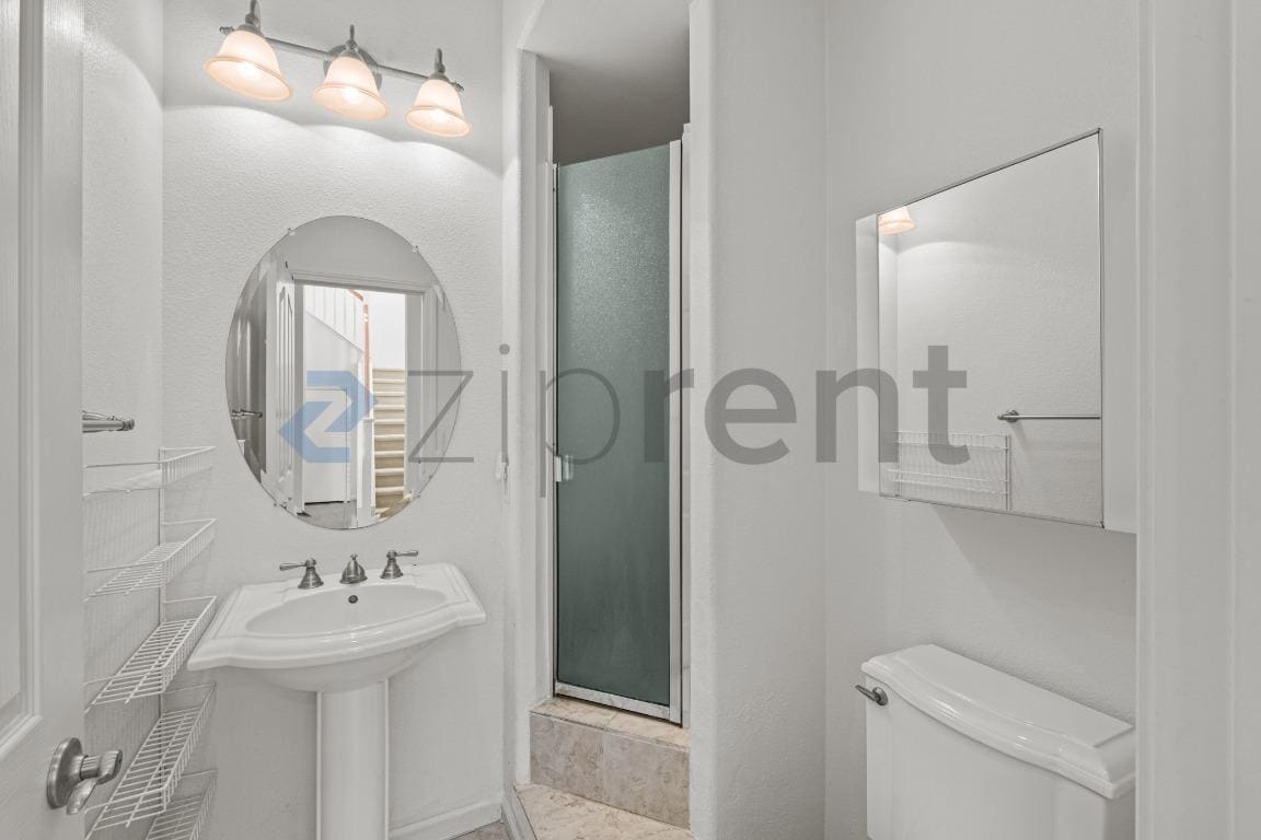 Building Photo - 581 Kirkland Ave