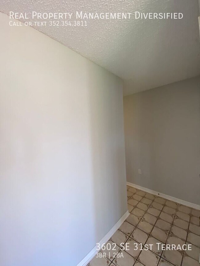 Building Photo - 3602 SE 31st Terrace