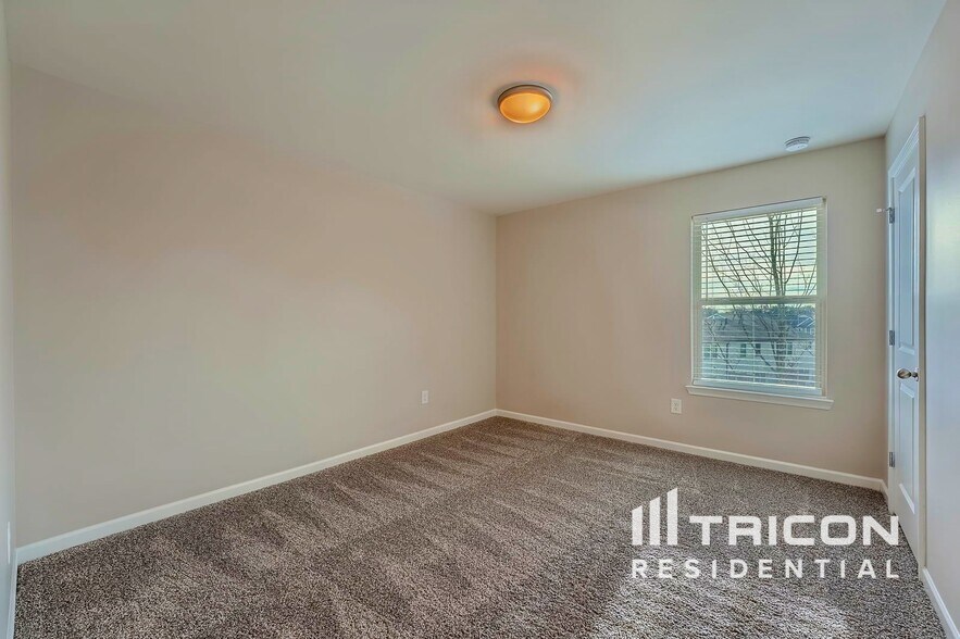 Building Photo - 4691 Electric Ave SW