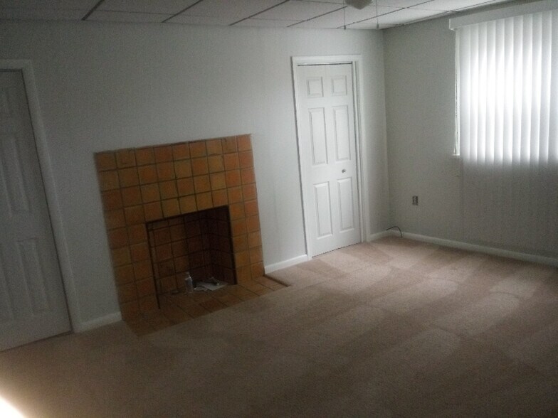 Building Photo - 27 Noster St