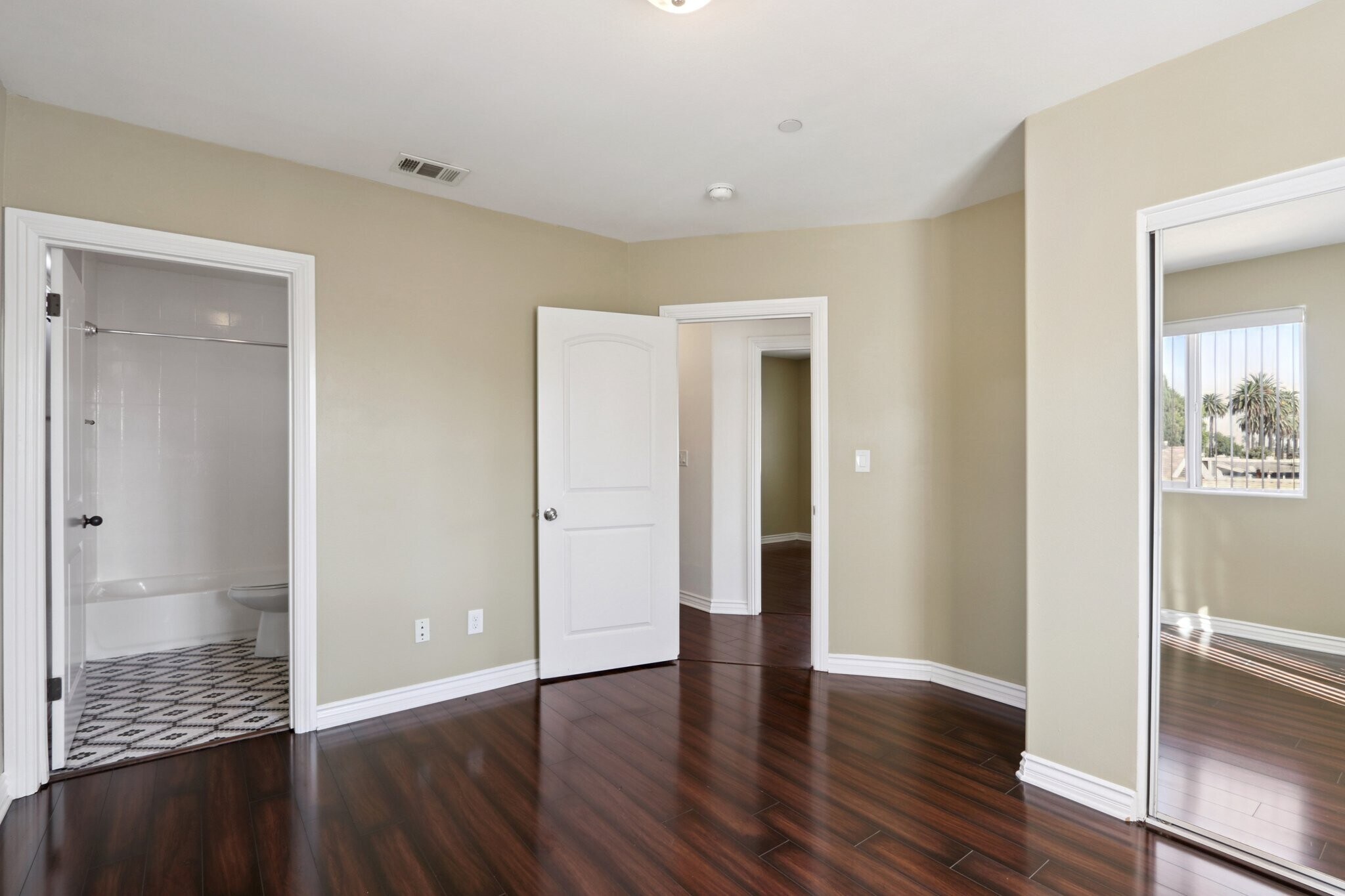 Building Photo - 1616 W 39th Pl