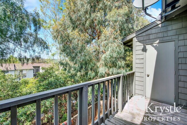 Building Photo - 900 Cambridge Dr