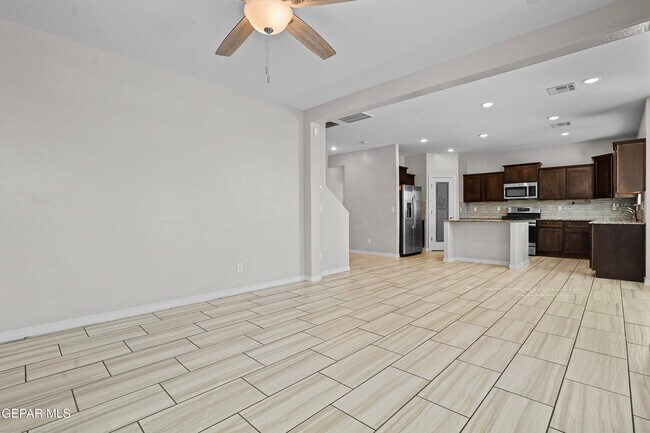 Building Photo - 585 Issa Circle