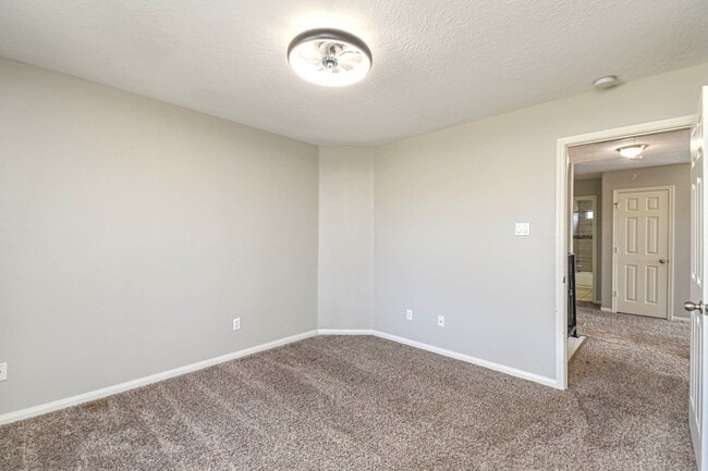 Building Photo - 245 Lake Estates Dr