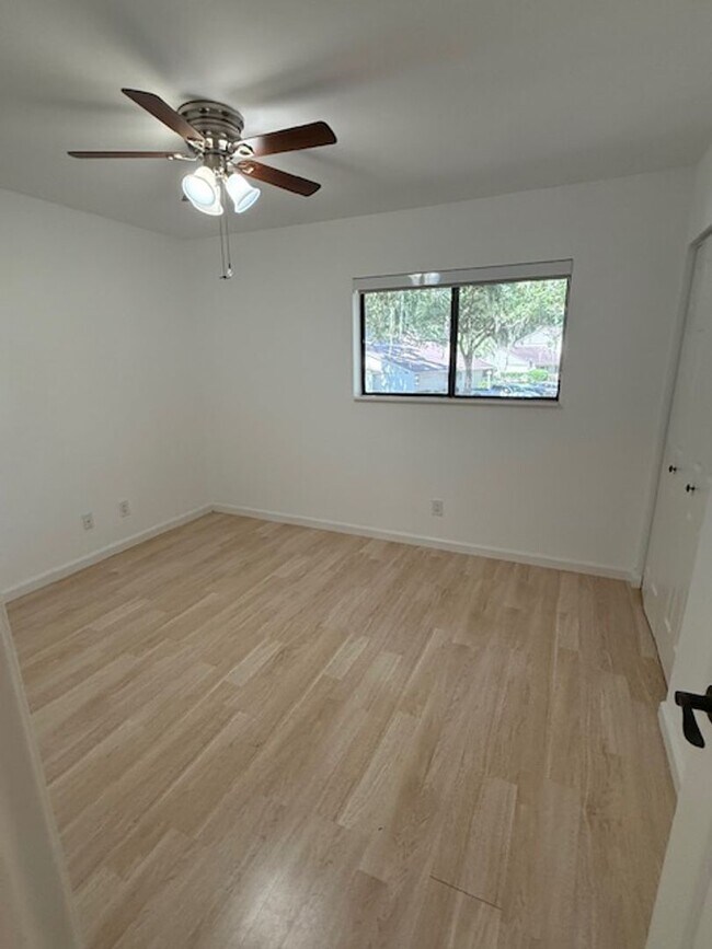 Building Photo - Upgraded - Woodlake Villa 49