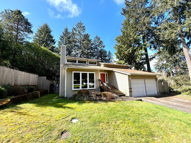 Building Photo - Charming 3-Bed, 3-Bath Home with Bonus Roo...