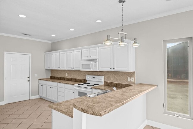 Building Photo - Riverside 2BR/2BA Cottage – Minutes from Downtown Knoxville