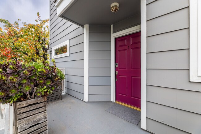 Building Photo - 4744 Ben Ave