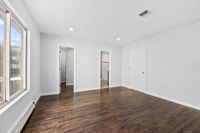 Building Photo - 1916 Grand Ave